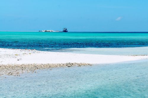 maldives island blue