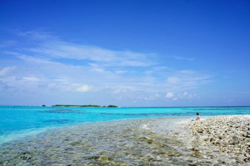 maldives island blue