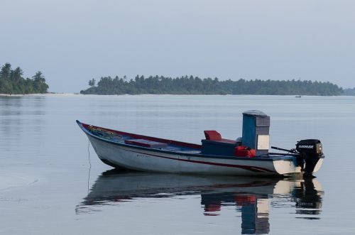 maldives boot sea