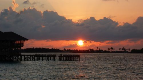 maldives sunset six senses laamu