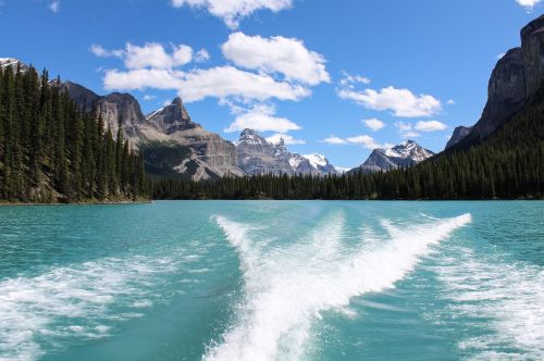 maligne lake glacier wake