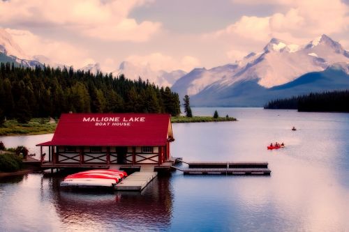 maligne lake canada tourism