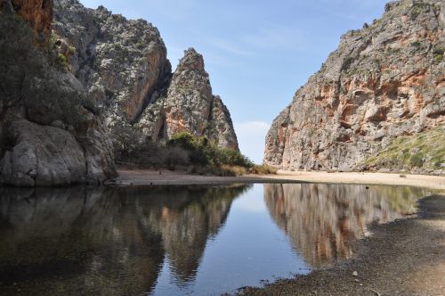 mallorca natural spectacle reflection of mountains in water