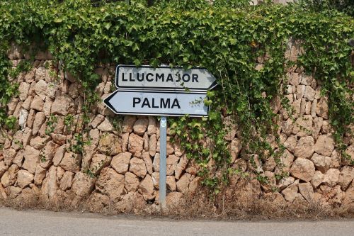 mallorca street sign shield