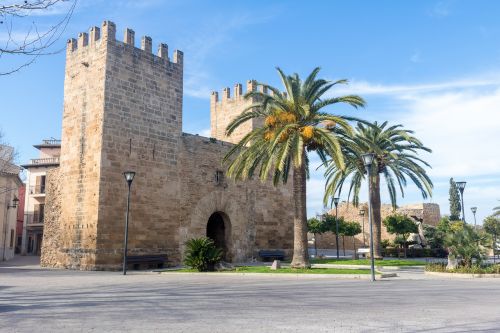 mallorca alcudia city gate