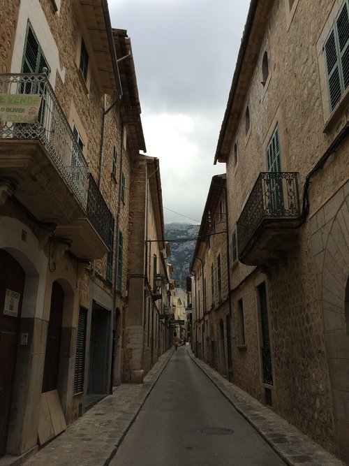 mallorca  alley  road