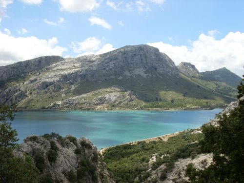 mallorca lake mountain