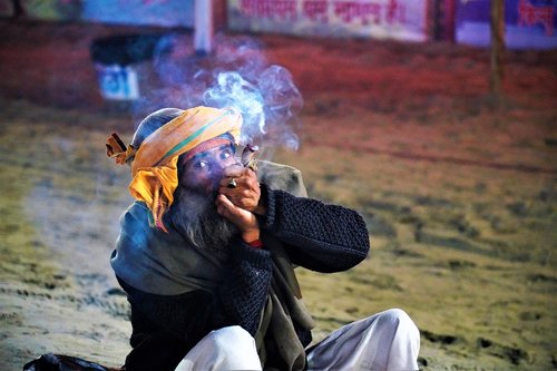 man  smoking  tobacco