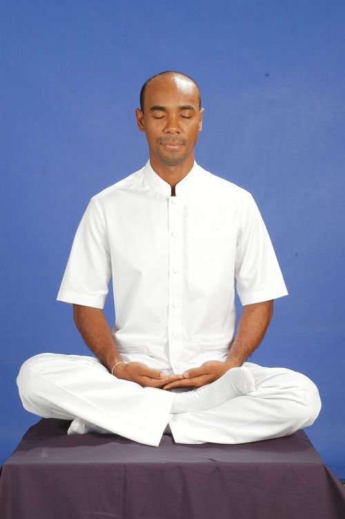 man buddhist meditate
