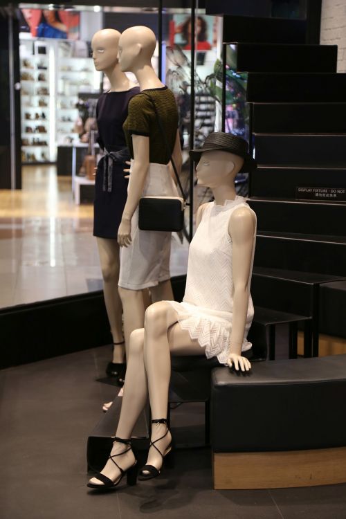 mannequins storefront shopping