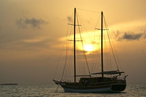 mar by sunsets boat