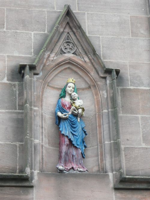 maria statue jesus