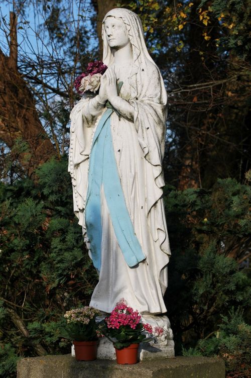 maria statue image