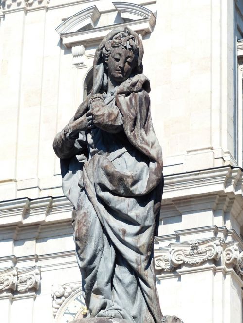 marian column pillar figure
