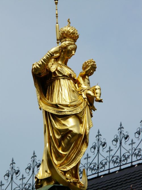 marian column still image figure
