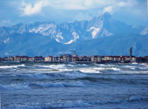 marina tirrenia sea