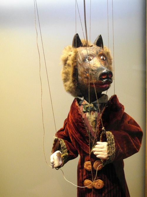 marionette wolf carton