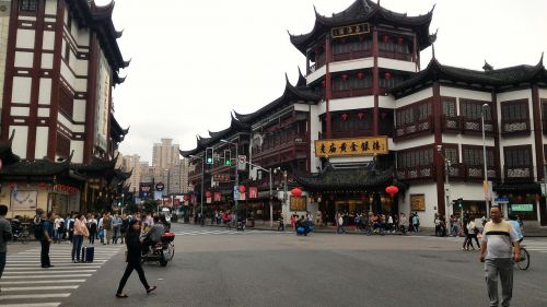 market in shang hai chinese architect day time