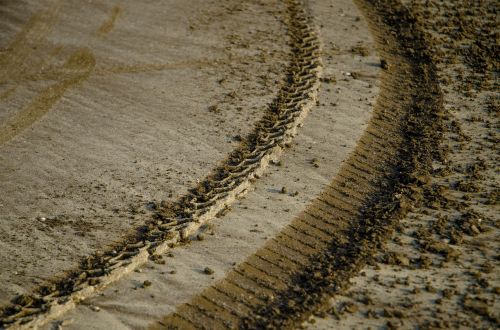 marks tyre marks sand