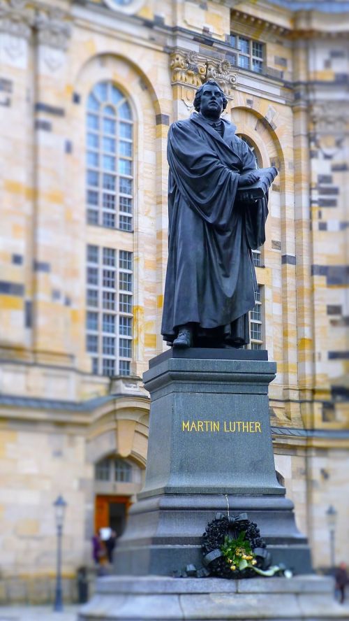 martin luther monument statue