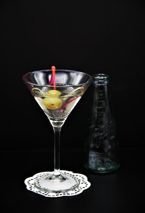 martini  glass  olive