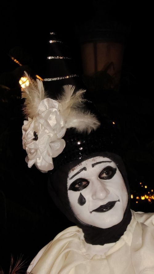 mask make up street theater