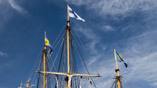 masts rigging flags