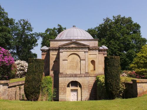 mausoleum nature building