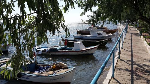 maveshir fishing-boats leisure