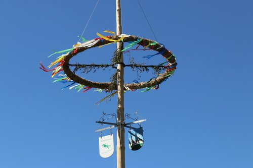 maypole  sky  wreath