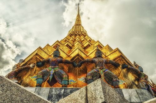 temple giant thai