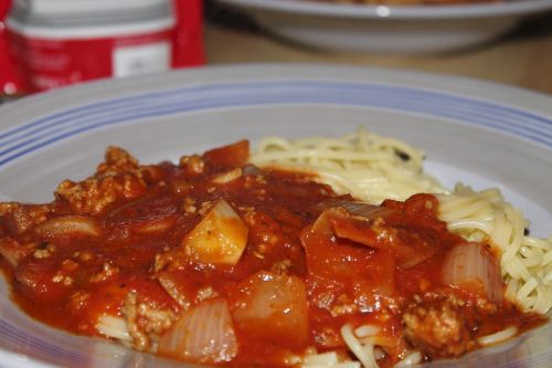 meat sauce noodles spaghetti