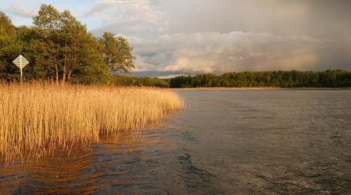 mecklenburgische seenplatte houseboat nature