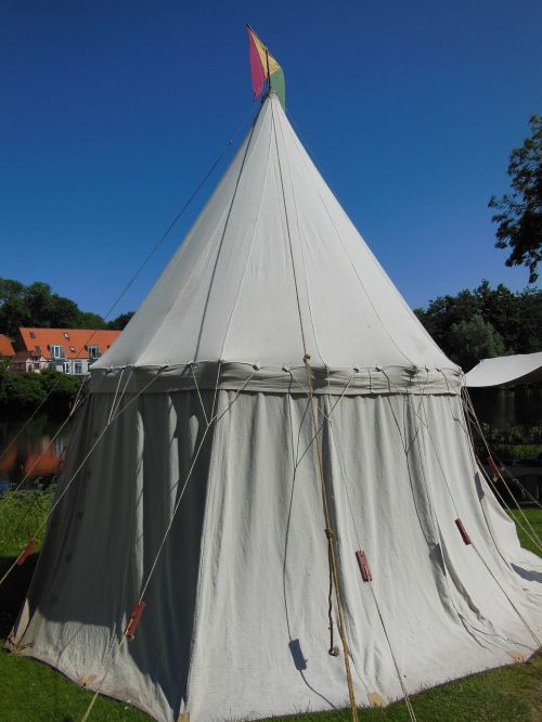 medieval market tent crafts