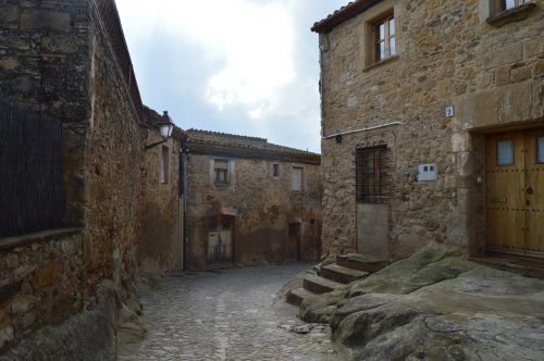 medieval village stone house peratallada