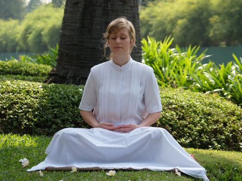 meditate woman buddhist