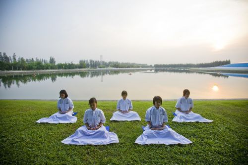 meditation girls buddhists