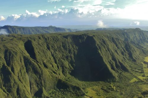 meeting mountains green