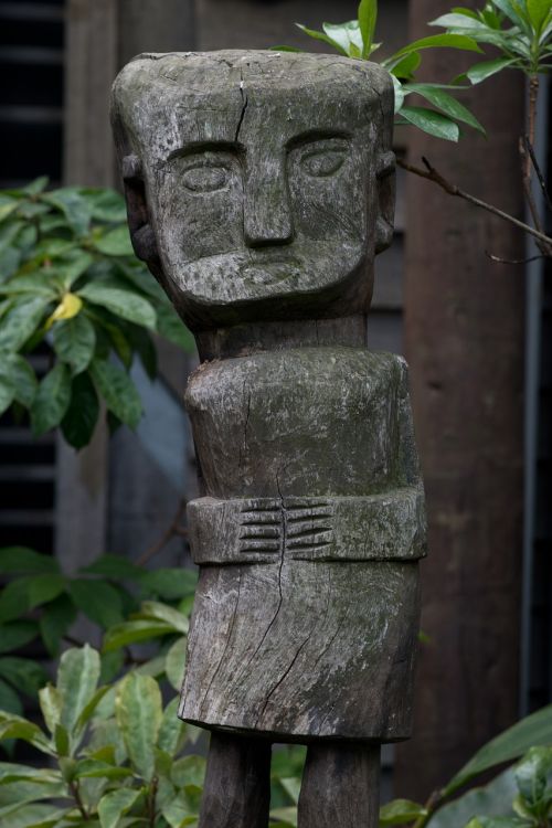 melbourne zoo voodoo statue