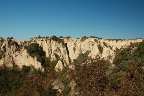 melnik pyramids rocks