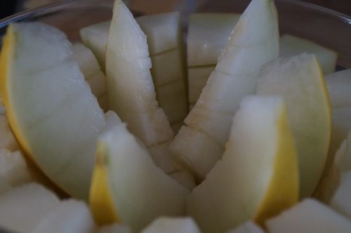melon cantaloupe sliced