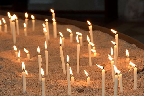 memorial candles church commemorate