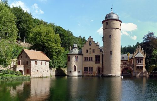 mespelbrunn castle water moated