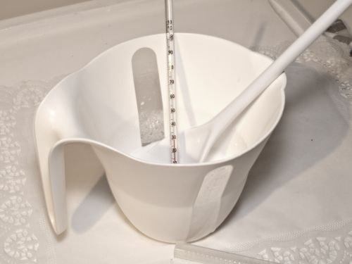 Measuring Cup With Thermometer