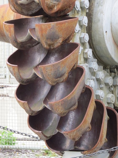 metal  turbine  rust