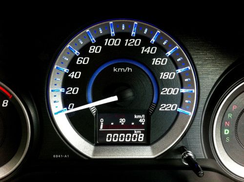 meter the speedometer 6 800 miles