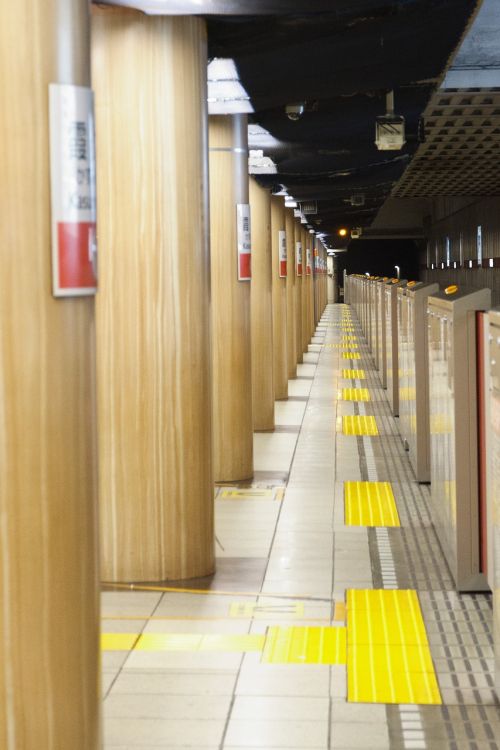 metro underground platform