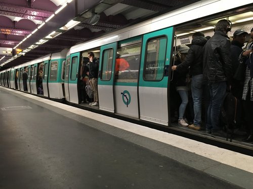 metro  subway  crowded