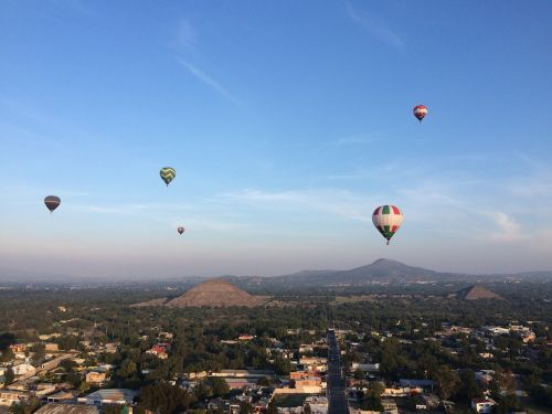 mexico balloons pyramids