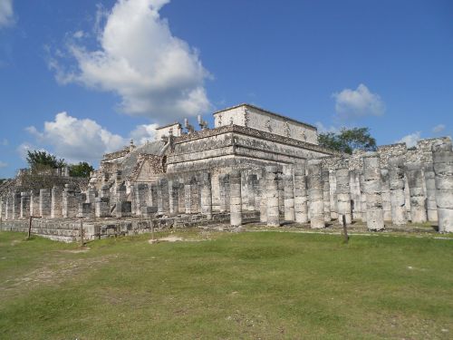 mexico chichén itzá columns